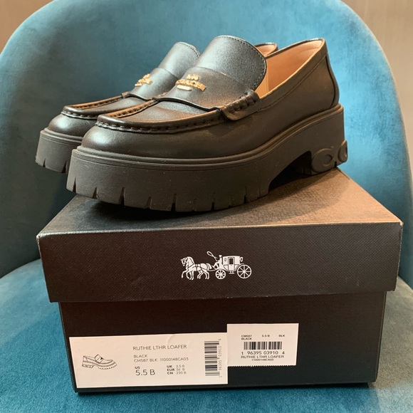 Coach Black Leather Women’s Slip-On Loafers, size 5,5. Was $400 - Picture 8 of 8